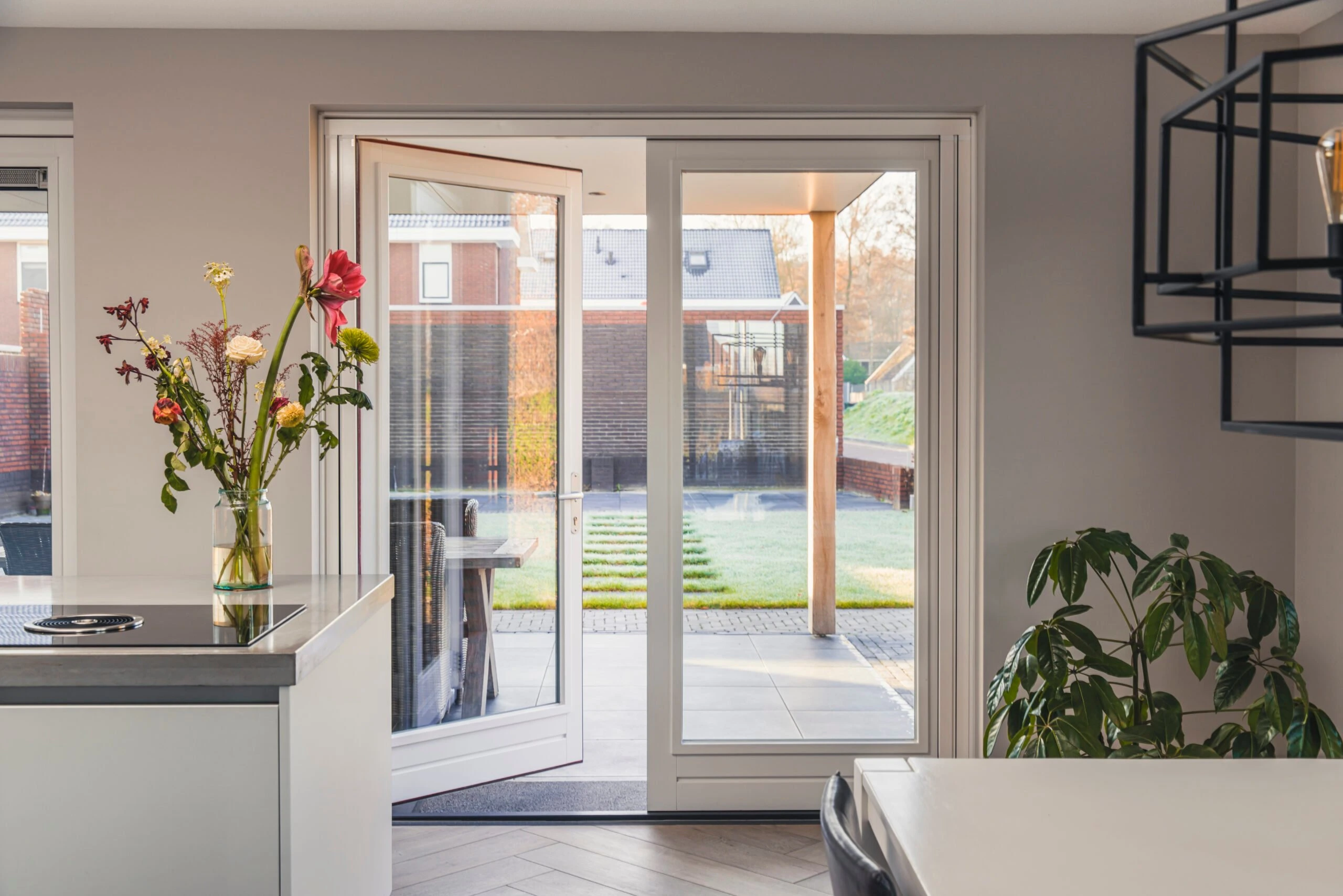 Tuindeuren-buitendraaiend-mahonie